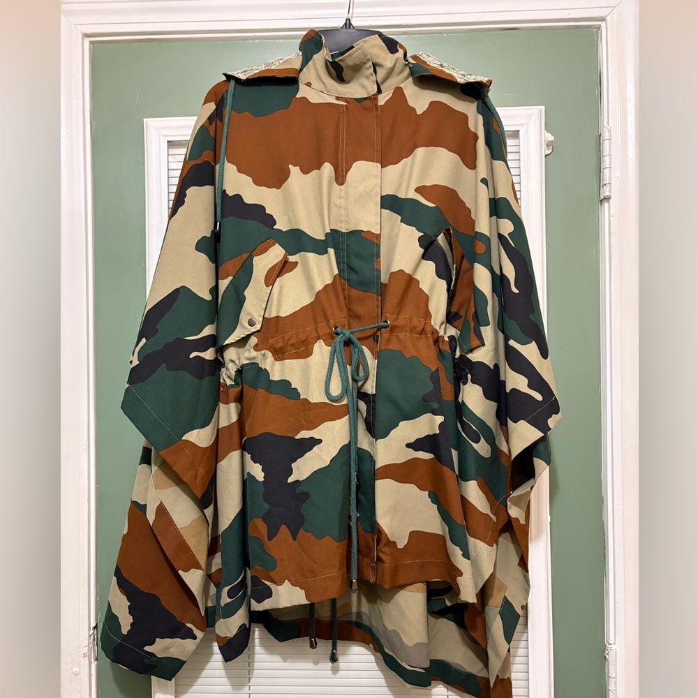 NWOT Step In Style Hooded Poncho One Size
